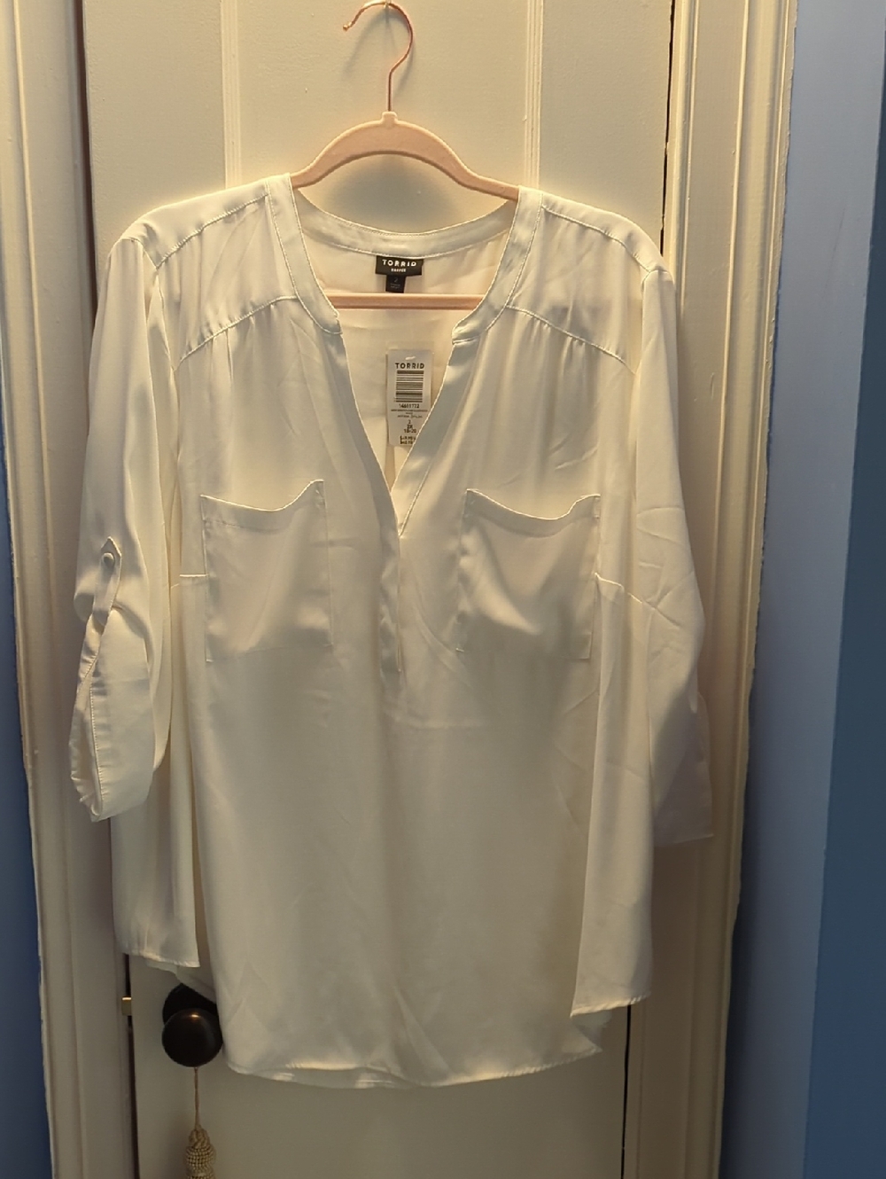 torrid Ivory Split-Neck Roll-Tab Blouse